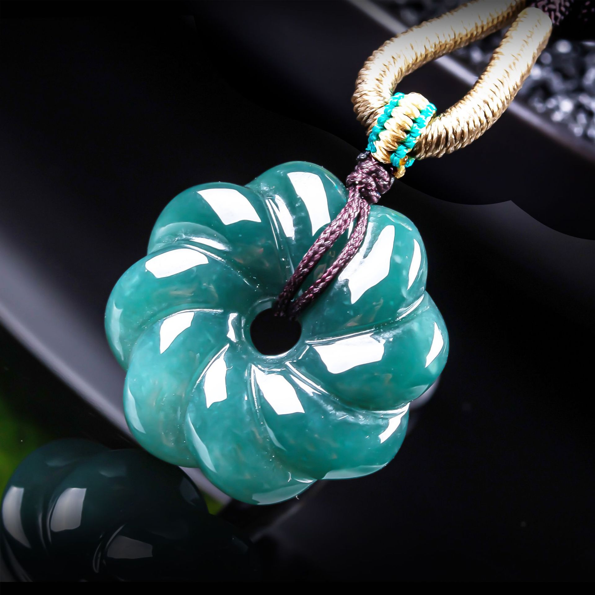 Natural Burmese Jadeite Flower - Vintage Fashion Necklace recension och pris