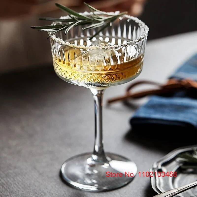 2 Pcs Carved Martini Glasses C - Vintage Fashion Eu recension och pris