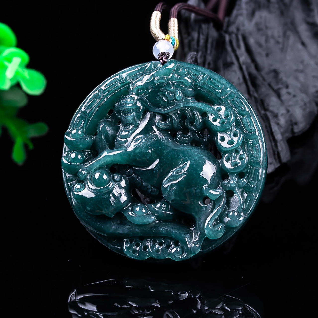 Burmese Jadeite Dragon Pendant - Vintage Fashion Necklace recension och pris